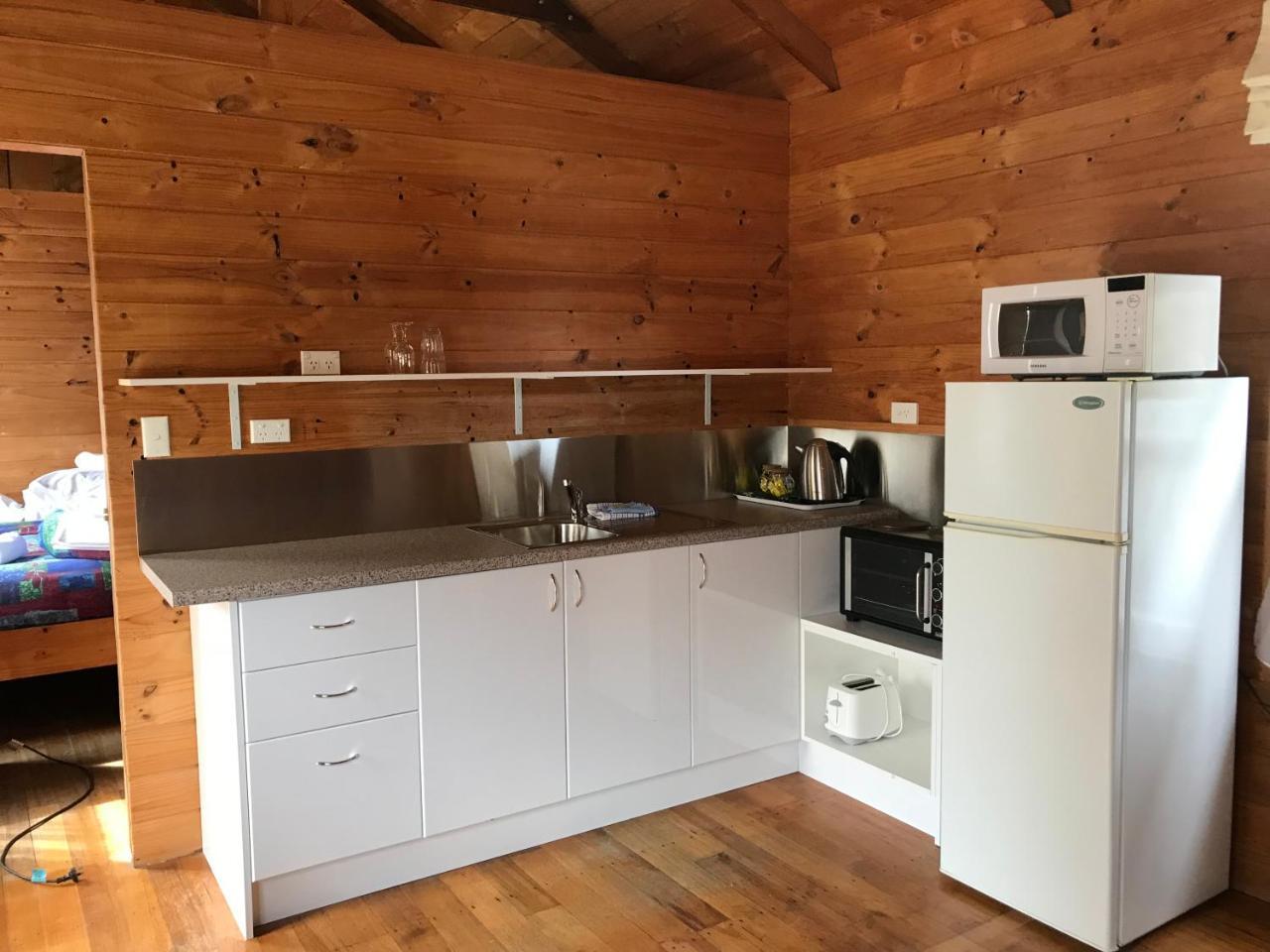 Somerset Beachside Cabin And Caravan Park Екстериор снимка